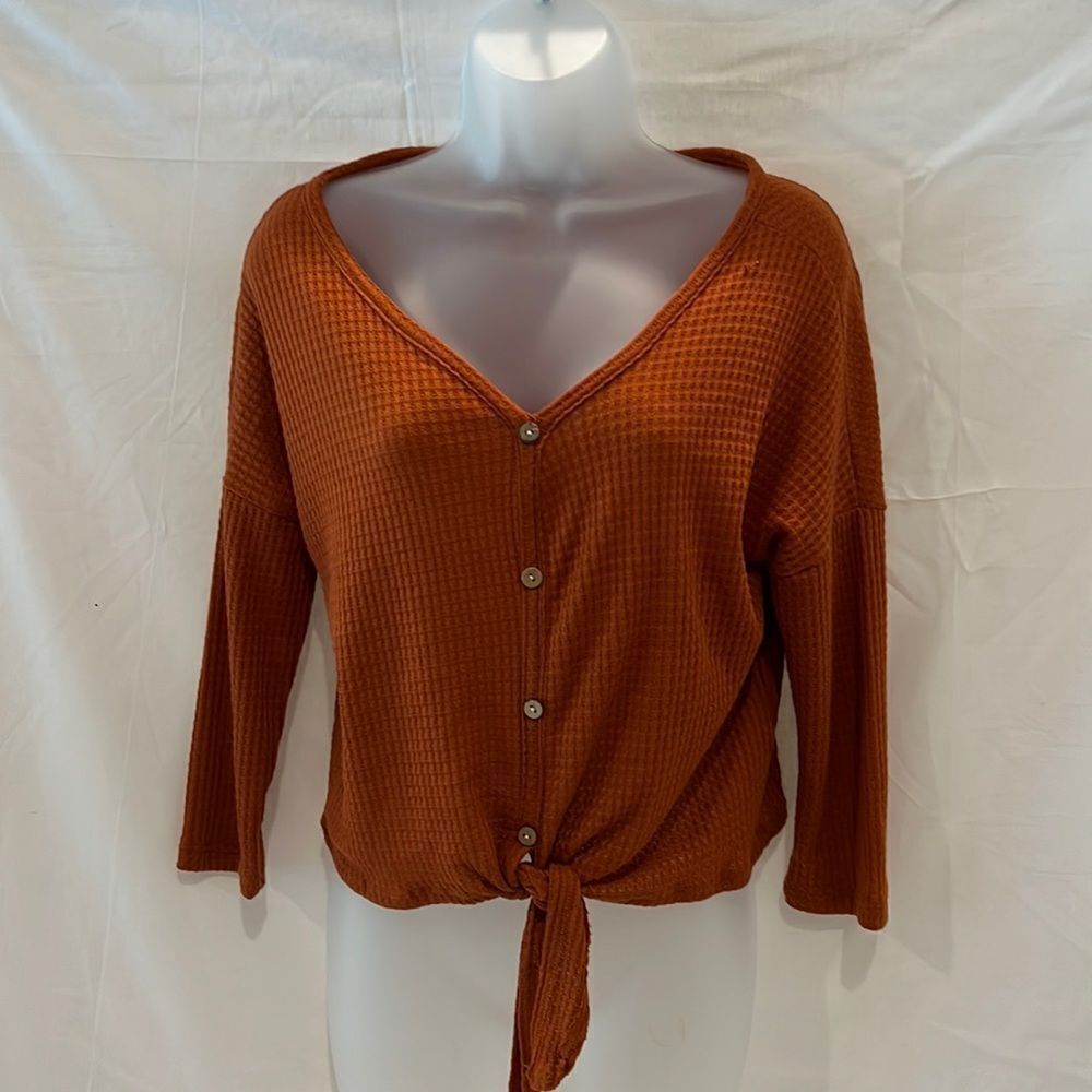 - NWT Try ! This rust color 3/4 sleeves midriff top. Large. decorative b…